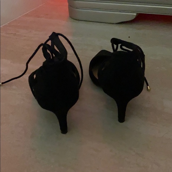 Heels - Picture 2 of 4